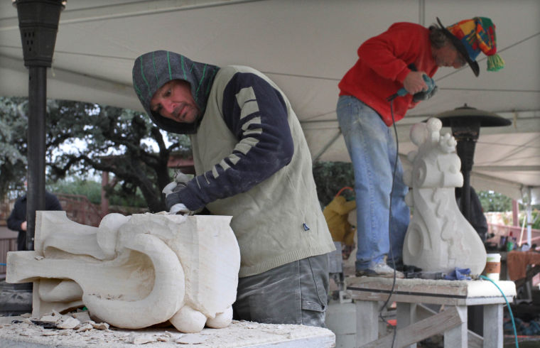 Carving and Wine.Photo J.Villanueva 0002.jpg